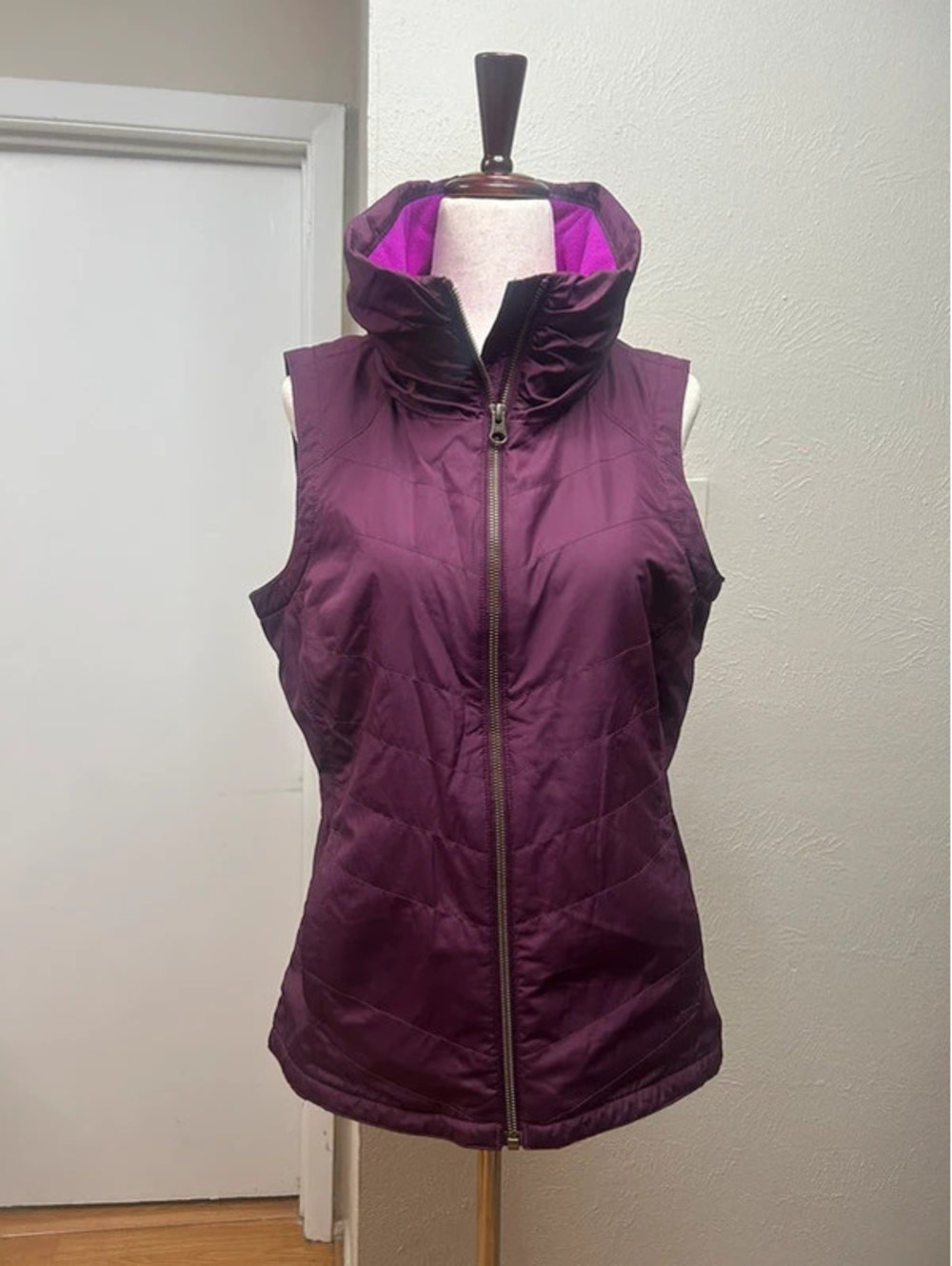 Full Zip Fleece Lined Interior with pockets